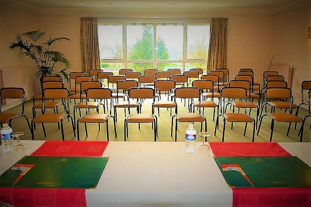 Pacy-sur-Eure Hotel Altina מראה חיצוני תמונה