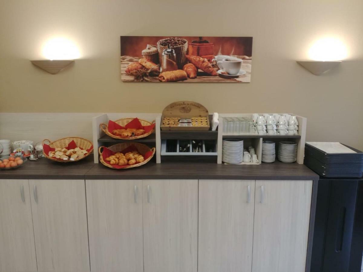 Pacy-sur-Eure Hotel Altina מראה חיצוני תמונה